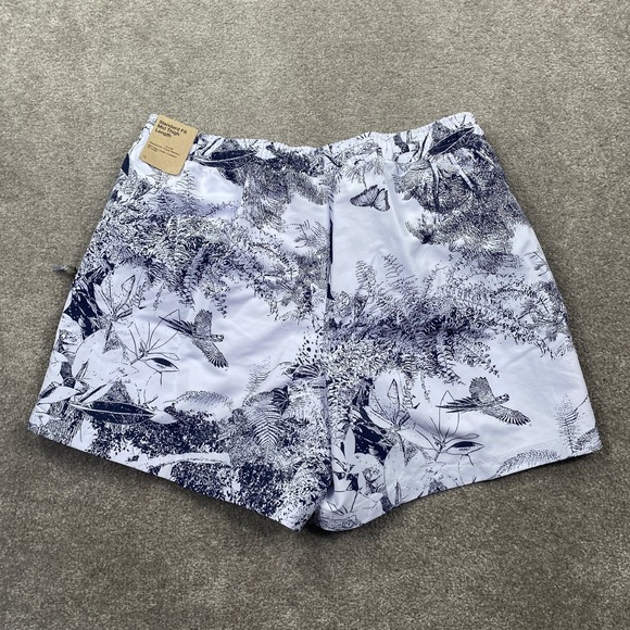 nike standard fit mid thigh shorts